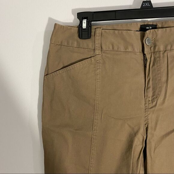 Attention Women’s Slim Fit Capri Pants - Picture 2 of 6